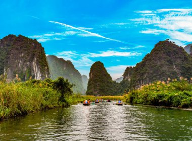 Vietnam 'daki güzel Ha Long Körfezi manzarası.