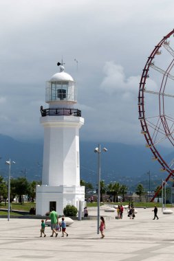 BATUMI, GEORGIA - 20 Temmuz 2015 Batumi 'deki deniz feneri. 190.000 kişilik nüfusuyla Batumi önemli bir liman ve ticaret merkezi olarak hizmet vermektedir..