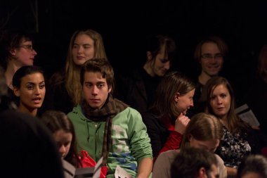 BUDAPEST, HUNGARY 22 Kasım 2011 'de Macaristan' ın Budapeşte kentindeki Merlin Tiyatrosu 'nda Japon Minwa Grubu Utsushi-e 