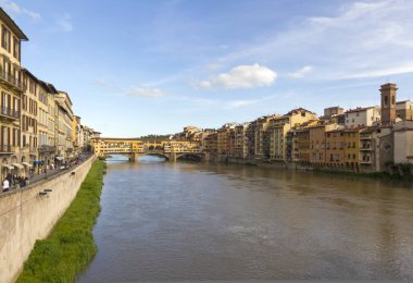 Floransa, İtalya 'daki Ponte vecchio Köprüsü manzarası