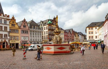 Münih, Almanya 'daki eski kasaba meydanı manzarası