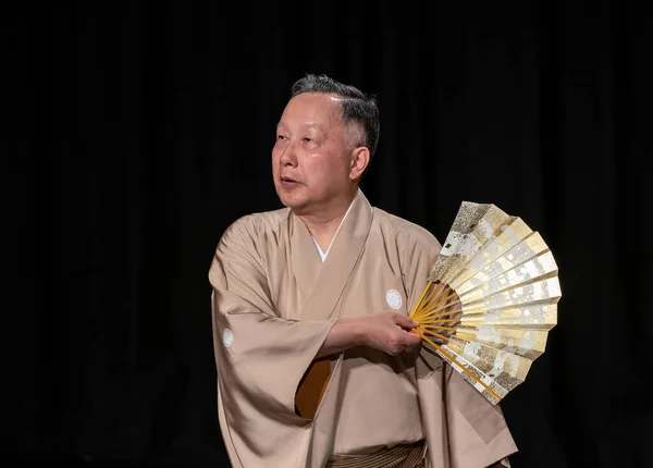 Hombre Japonés Kimono Actuando Escenario — Foto de Stock