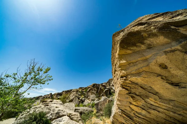 Gobustan Azerbejdżan Maja 2019 Ludzie Odwiedzają Park Narodowy Gobustan Niedaleko — Zdjęcie stockowe