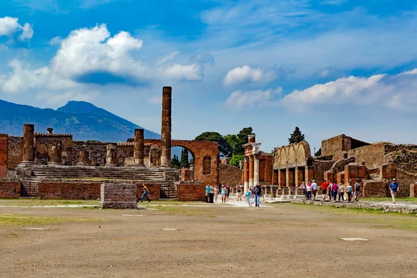 Ruinas Arquitectura Antigua Con Los Turistas — Foto de Stock