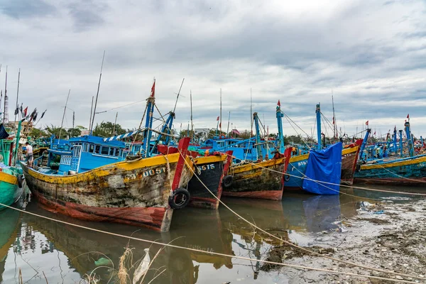 Fischerboote Asiatischen Hafen — Stockfoto