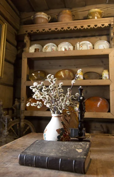 Velha Mesa Madeira Com Vaso Flores — Fotografia de Stock