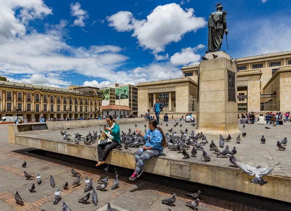 Bogota Colombia 2015 시내의 볼리바르 광장에서 신원이 확인되지 사람들 아메리카에서 — 스톡 사진