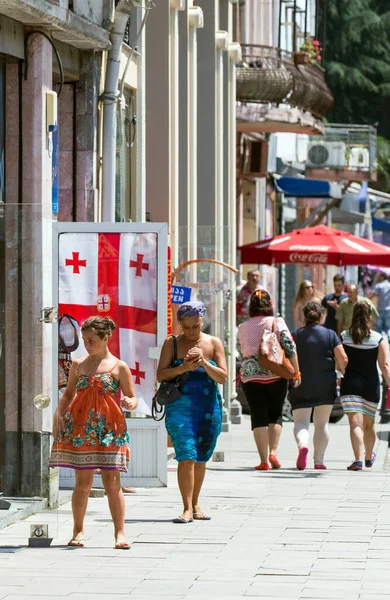 Batumi Georgia Julio 2015 Gente Identificada Caminando Por Centro Batumi —  Fotos de Stock