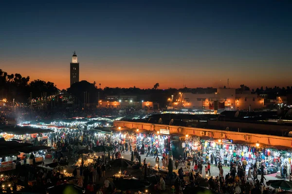 モロッコのマラケシュ 2017年12月25日 マラケシュ中心部のアミン市場広場Jemaa Fna広場 — ストック写真