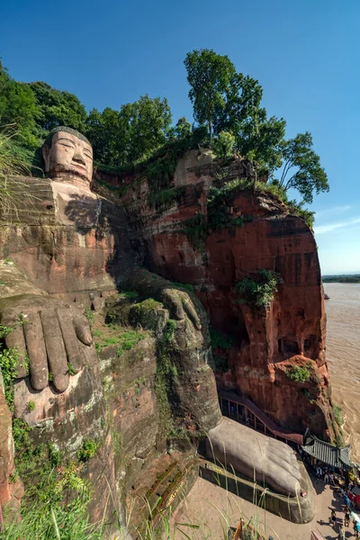 Große Buddha Statue Gebirgsfelsen — Stockfoto