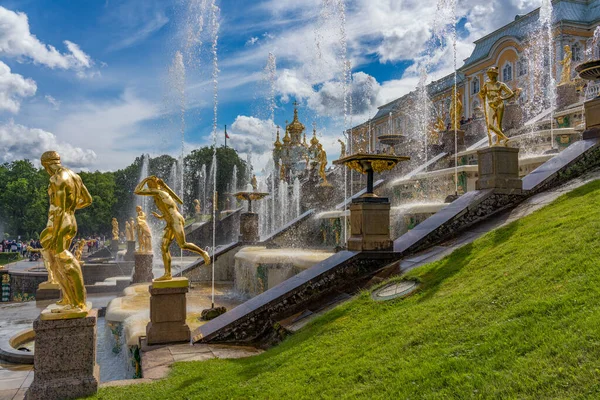 Petersburg Rusia Agosto 2018 Los Terrenos Del Palacio Peterhof Patrimonio —  Fotos de Stock