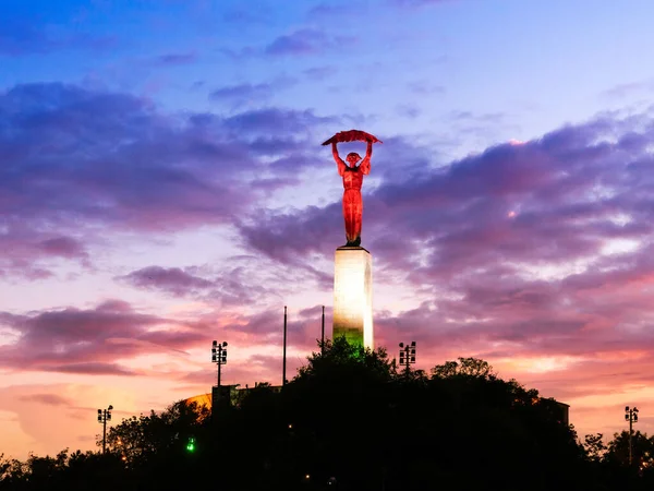Schöne Statue Bei Sonnenuntergang — Stockfoto