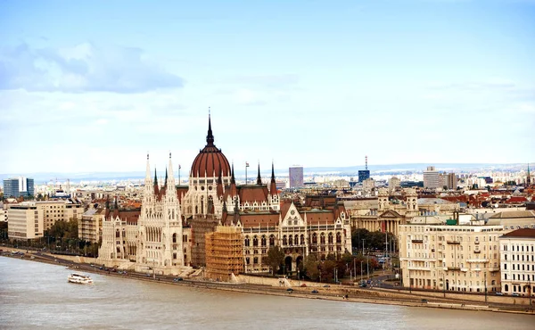 Budapeşte Deki Macar Parlamentosuna Bakış — Stok fotoğraf