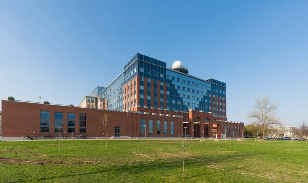 Edificio Moderno Budapest Hungría —  Fotos de Stock