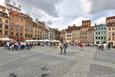 Şehir meydanı manzarası, eski Stockholm kasabasının merkezi.