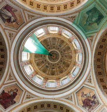 Vatikan, Roma ve İtalya 'daki Aziz Peter ve Paul Bazilikası Katedrali.