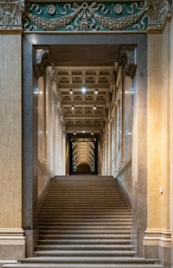 Budapeşte, Macaristan - 31 Mart 2018: Güzel Sanatlar Müzesi 'ndeki yenilenmiş Roma Salonu