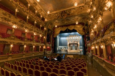 Tarihi binadaki konser salonu.