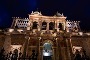 Budapeşte, Macaristan - 5 Ekim 2019: Varkert Çarşısı (Şato Bahçe Çarşısı), Budapeşte