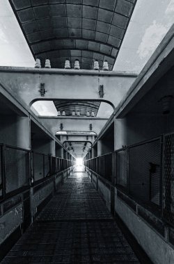 BUDAPEST, HUNGARY - 2 Aralık 2016: Terk edilmiş bir elektrik santralinin kontrol odası, Budapeşte 'de ilk olarak 1910 yılında açıldı.