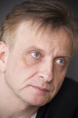 Pal Macsai, aktör, Orkeny Tiyatrosu 'nun yönetmeni Pal Macsai röportaj veriyor. 29 Mayıs 2012. Budapeşte. Pal Macsai 2012 'de Yılın Sesi ödülünü aldı..