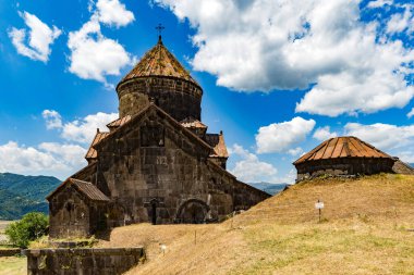 HAGHPAT, ARMENIA - 19 Temmuz 2015: Haghpat Manastırı, Haghpat, Ermenistan 'daki bir ortaçağ Ermeni manastırı. Manastır 976 yılında kuruldu..