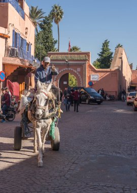 Marakeş, Fas 'ta şehir caddesi.