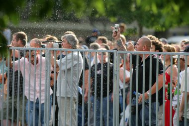 Parktaki bir grup insan