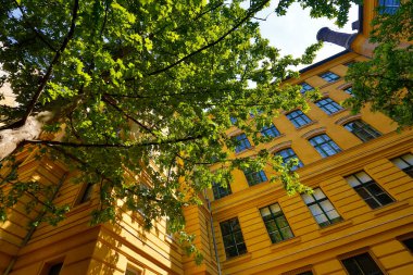 Yazın eski şehir manzarası