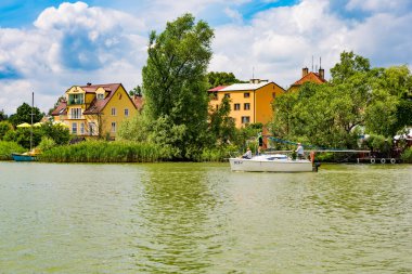 Nehir manzarası ve Stockholm 'deki evler