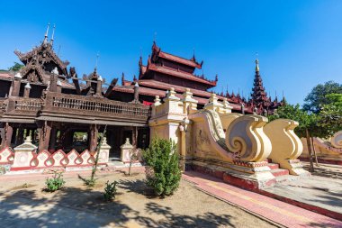 Wat phra singh, Tayland 'daki Chiang Mai şehrindeki kraliyet sarayı.