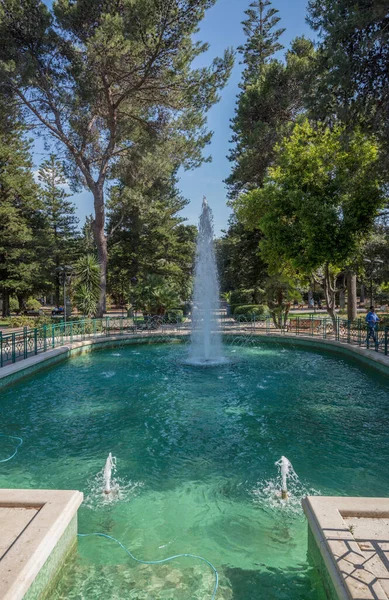 巴塞罗纳市公园里的喷泉 — 图库照片