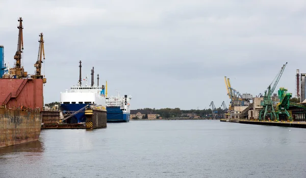 Nave Carico Porto Riga Latvia — Foto Stock