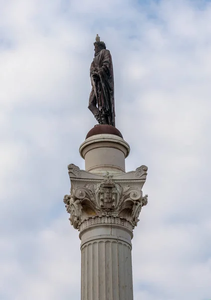 Estatua Oon Columna Fondo Del Cielo —  Fotos de Stock