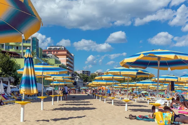 Nessebar Bulgaria July 2016 New City Nessebar Sunny Beach的居民 这个度假胜地的建设始于1958年的共产党时代 — 图库照片