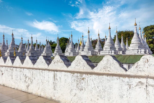 stock image buddhist temple in the city of thailand