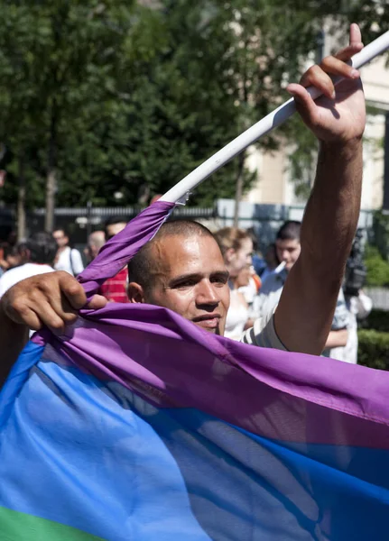 Budapest Hungary July 2010年7月10日 不明身份的人参加了2010年7月10日在匈牙利布达佩斯举行的布达佩斯同志骄傲游行 以支持男女同性恋 双性恋和变性者的权利 — 图库照片