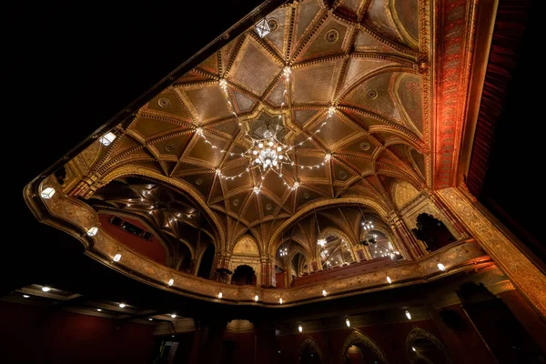 ハンガリー ブダペスト 2019年4月20日 1890年にブダペストに建設されたウラニア国立映画館の内部 現在では劇場やクラシック音楽の公演のための場所です — ストック写真
