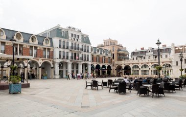 BATUMI, GEORGIA - 20 Temmuz 2015: Piazza, eski Batumi kasabasının ünlü meydanı. 190.000 kişilik nüfusuyla Batumi önemli bir liman ve ticaret merkezi olarak hizmet vermektedir..