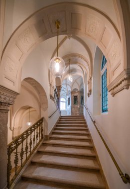 Budapeşte, Macaristan - 12 Haziran 2019: Hyatt Hotel 'in Parizsi Udvar (Parisian Passage) iç mekanı, Haziran 2019' da Macaristan 'ın Budapeşte kentinde açıldı.