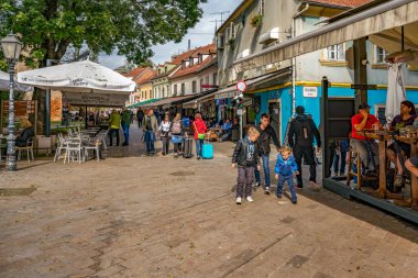 Zagreb, Hırvatistan - 24 Eylül 2017: Zagreb şehir merkezindeki Tkalciceva Caddesi restoran ve kafelerle dolu