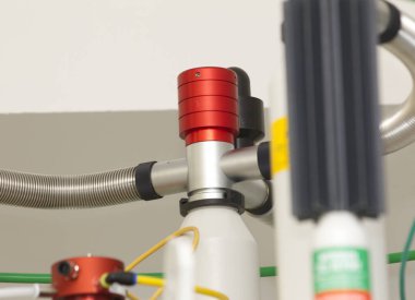 Laboratuvardaki ekipman analiz ediliyor