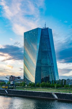 Frankfurt 'taki modern binanın manzarası.