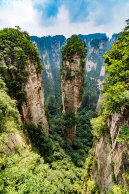 Zhangjiajie, Çin 'deki kireçtaşı dağları