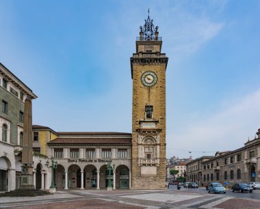 Valencia, İspanya 'daki saat kulesi.