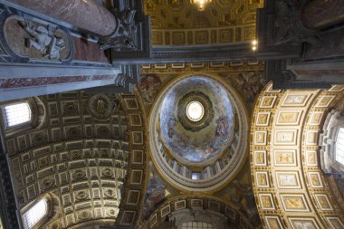 Vatikan 'daki St. George Katedrali' nin içi