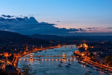 Güzel bir yaz gününde Budapeşte 'nin hava manzarası