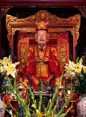 Çin Tanrısı heykeli.