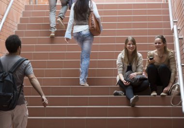 BUDAPEST, HUNGARY - 14 Mayıs 2013: Eotvos Lorand Üniversitesi 'nde (ELTE) tanımlanamayan öğrenciler Macaristan' ın en büyük ve en eski üniversitesidir..