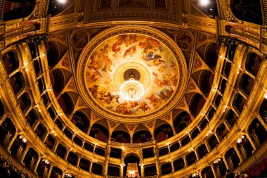 Eski konser salonunun güzel iç mekanı